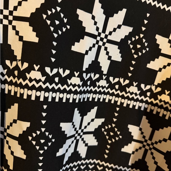 Snowflake Turtleneck Sweatshirt Plus - Picture 8 of 12